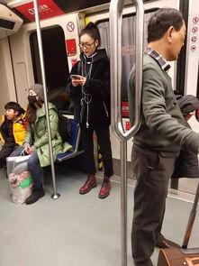 娱乐吃瓜酱地铁偶遇,娱乐吃瓜酱意外发现明星身影  第3张