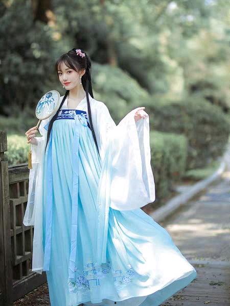 汉服模特爆料视频下载,揭秘传统服饰魅力与时尚融合 第2张 汉服模特爆料视频下载,揭秘传统服饰魅力与时尚融合 第2张