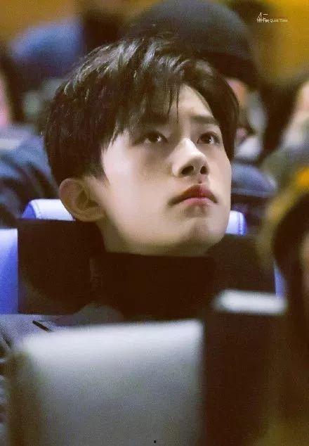 爆料易烊千玺视频最新版,揭秘青春偶像的蜕变之路