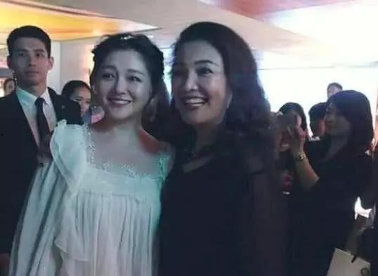 张兰 爆料全家福视频,揭秘豪门背后的温馨瞬间